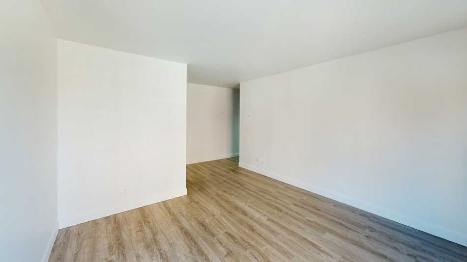 Ste-Foy (Cité-Universitaire) Le Petit Versailles #2240 107 - 12