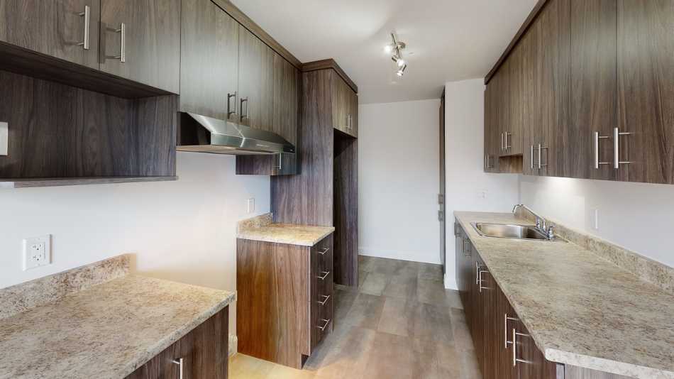 Ste-Foy (Cité-Universitaire) Le Petit Versailles #2240 405 - 1