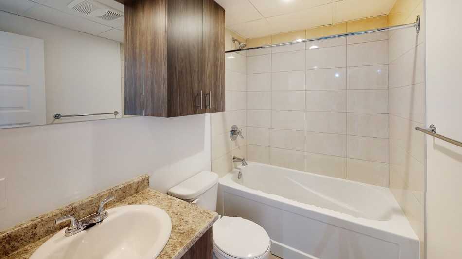 Ste-Foy (Cité-Universitaire) Le Petit Versailles #2240 405 - 4