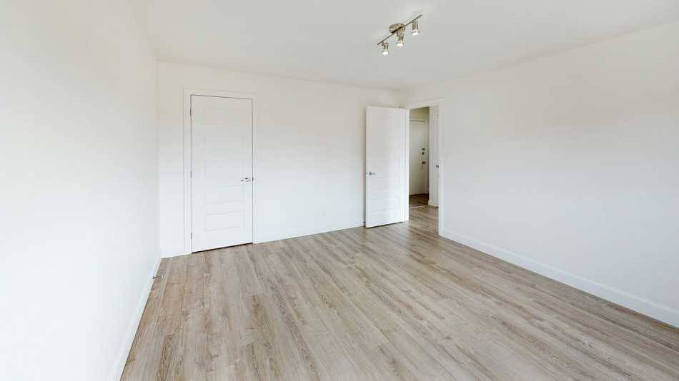 Ste-Foy (Cité-Universitaire) Le Petit Versailles #2240 405 - 6