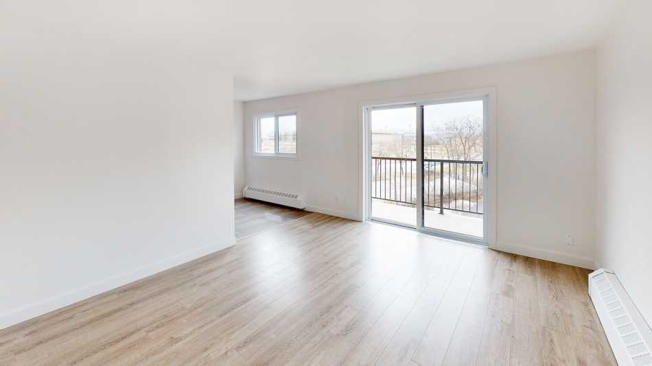 Ste-Foy (Cité-Universitaire) Le Petit Versailles #2240 405 - 7