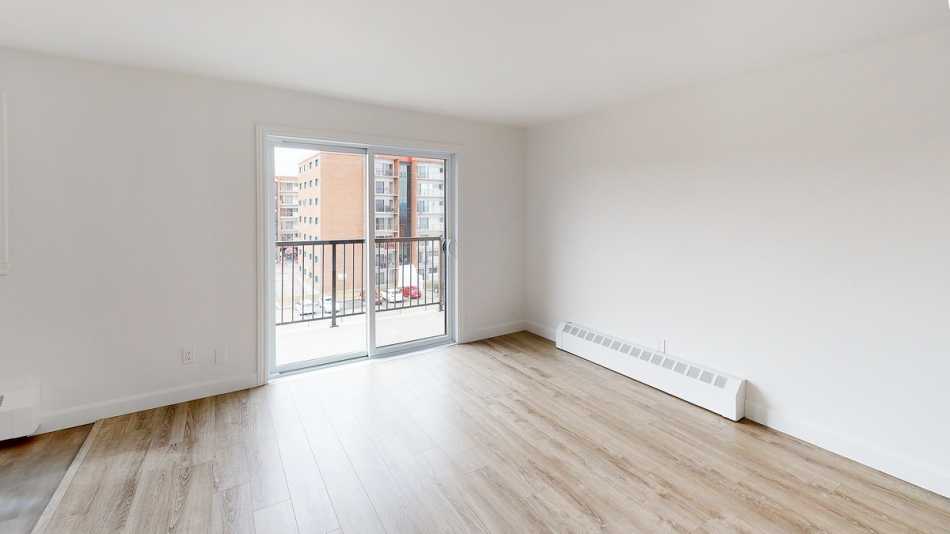 Ste-Foy (Cité-Universitaire) Le Petit Versailles #2240 405 - 8