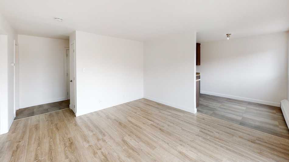 Ste-Foy (Cité-Universitaire) Le Petit Versailles #2240 405 - 9