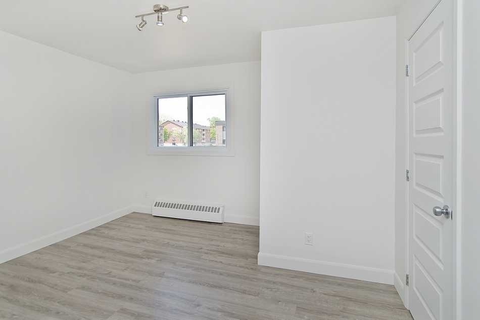 Ste-Foy (Cité-Universitaire) Place Belmont Bas #2175 303 - 4