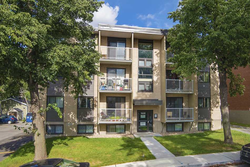 Québec Place Cadillac #1651 11 1