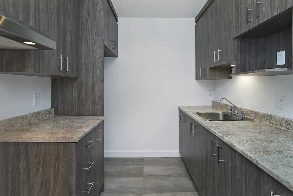 Ste-Foy (Cité-Universitaire) Place Versailles #2280 308 - 1