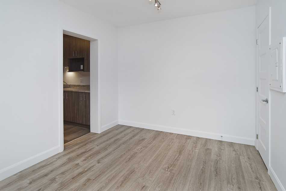 Ste-Foy (Cité-Universitaire) Place Versailles #2280 308 - 2