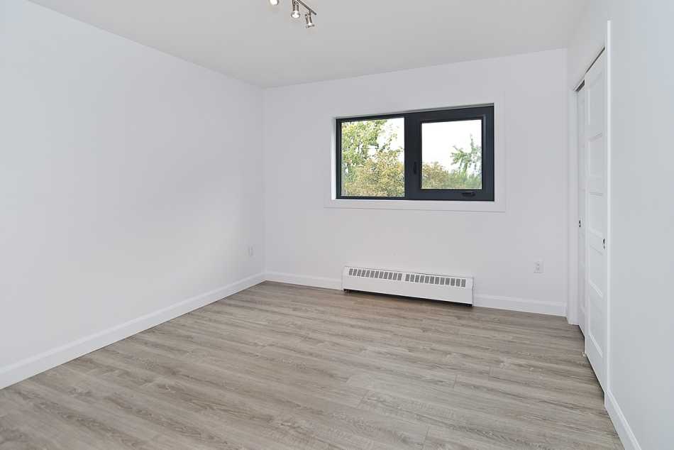 Ste-Foy (Cité-Universitaire) Place Versailles #2280 308 - 5