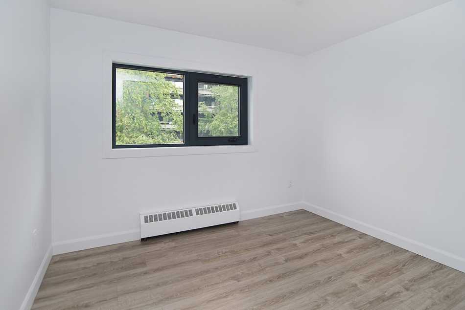 Ste-Foy (Cité-Universitaire) Place Versailles #2280 308 - 7