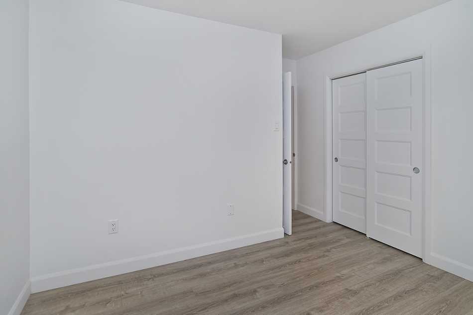 Ste-Foy (Cité-Universitaire) Place Versailles #2280 308 - 8