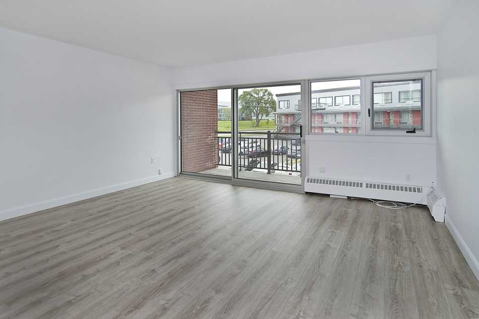 Ste-Foy (Cité-Universitaire) Place Versailles #2280 308 - 9