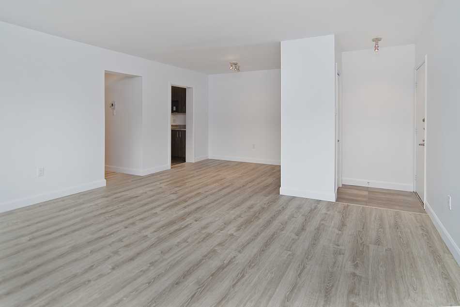 Ste-Foy (Cité-Universitaire) Place Versailles #2280 308 - 10