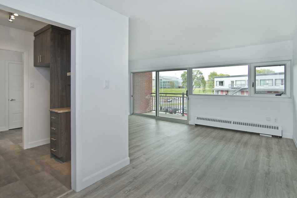 Ste-Foy (Cité-Universitaire) Place Versailles #2280 406 - 3