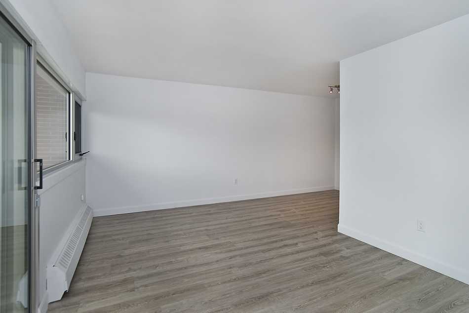 Ste-Foy (Cité-Universitaire) Place Versailles #2280 406 - 8