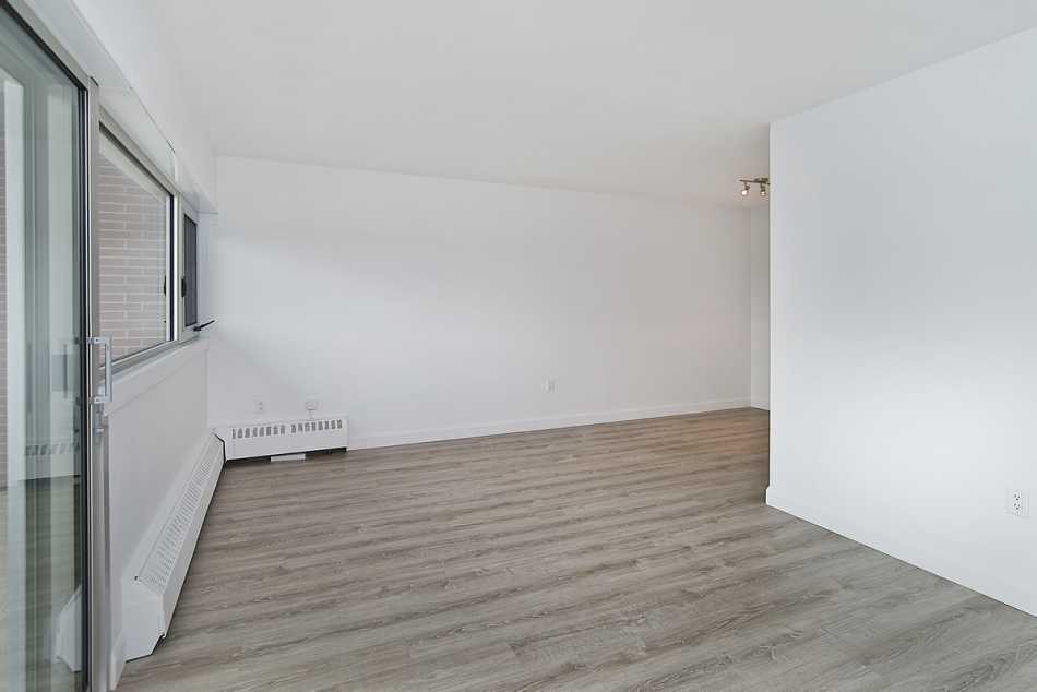 Ste-Foy (Cité-Universitaire) Place Versailles #2280 706 - 7