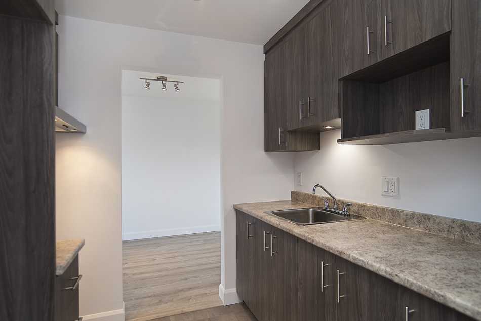 Ste-Foy (Cité-Universitaire) Place Versailles #2272 205 - 1