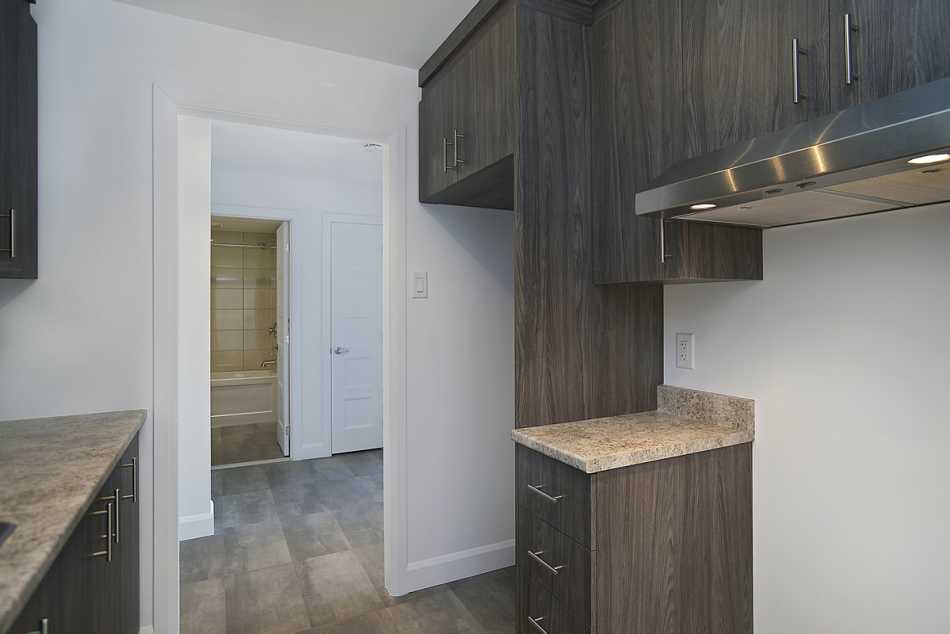 Ste-Foy (Cité-Universitaire) Place Versailles #2272 205 - 2