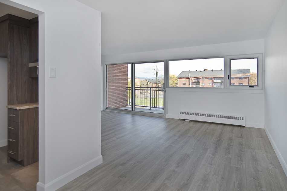 Ste-Foy (Cité-Universitaire) Place Versailles #2272 205 - 3