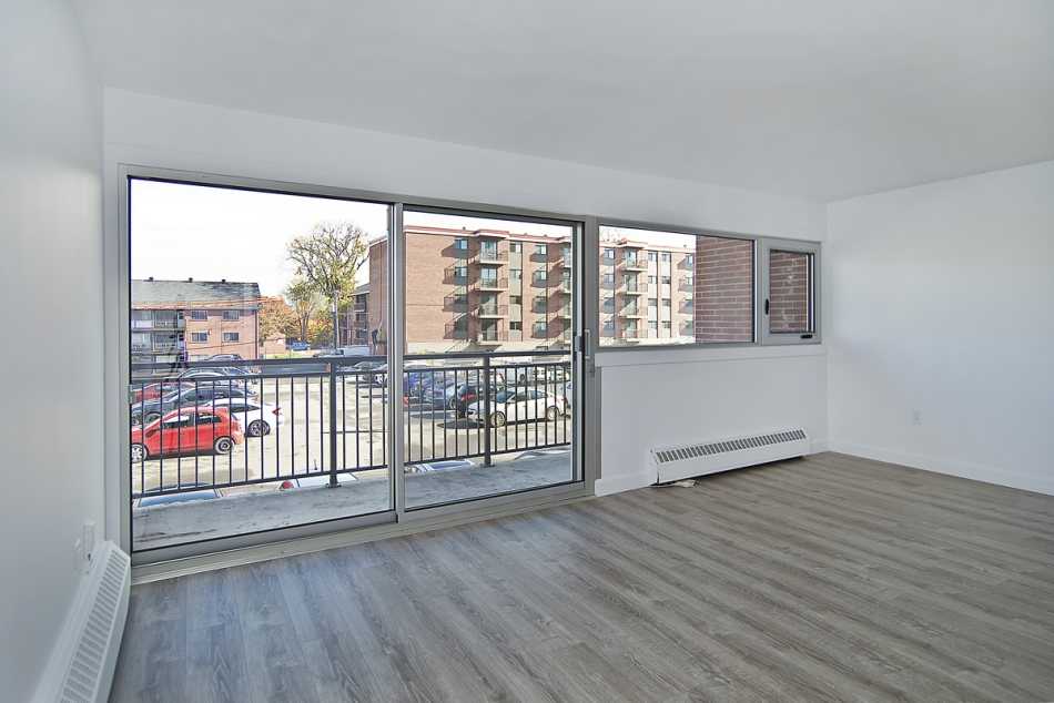 Ste-Foy (Cité-Universitaire) Place Versailles #2272 205 - 8