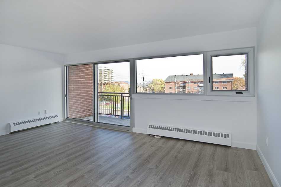 Ste-Foy (Cité-Universitaire) Place Versailles #2272 205 - 9