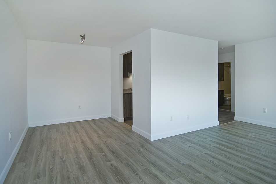 Ste-Foy (Cité-Universitaire) Place Versailles #2272 205 - 10