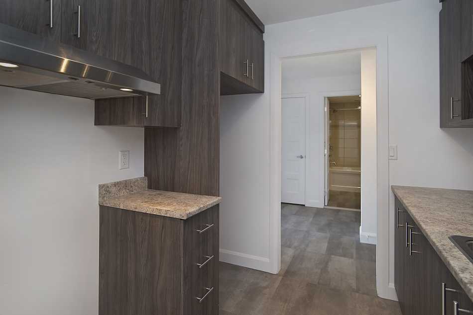 Ste-Foy (Cité-Universitaire) Place Versailles #2272 307 - 2