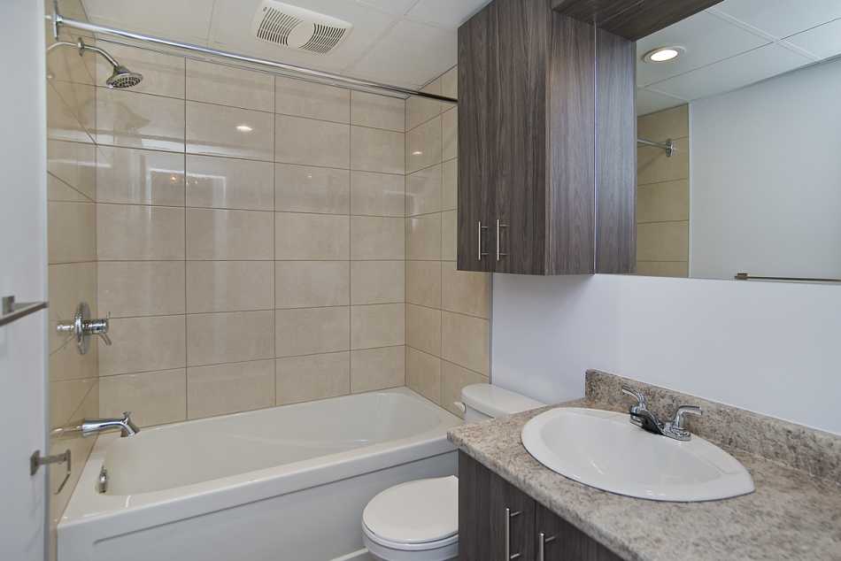 Ste-Foy (Cité-Universitaire) Place Versailles #2272 307 - 4