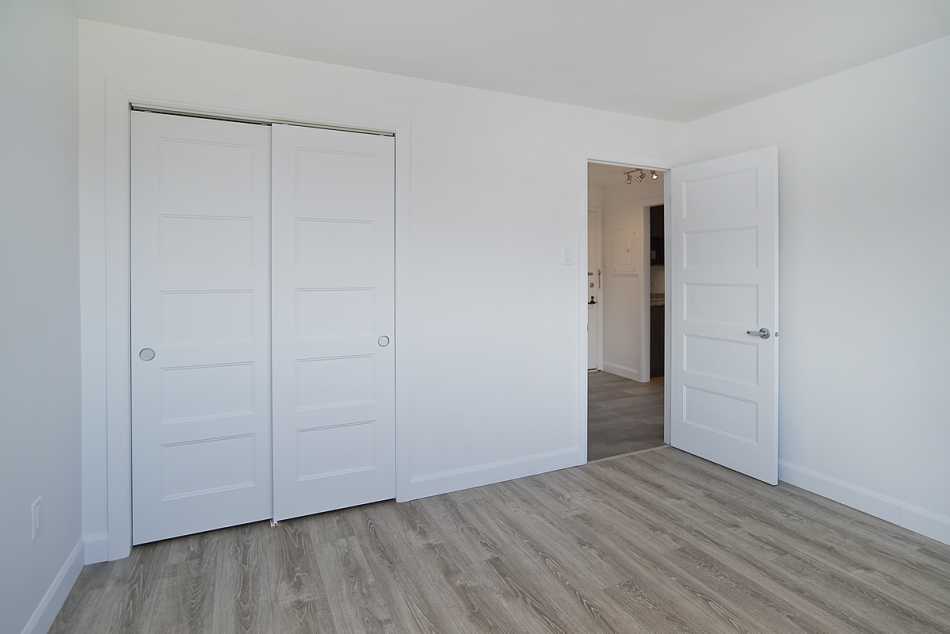 Ste-Foy (Cité-Universitaire) Place Versailles #2272 307 - 6