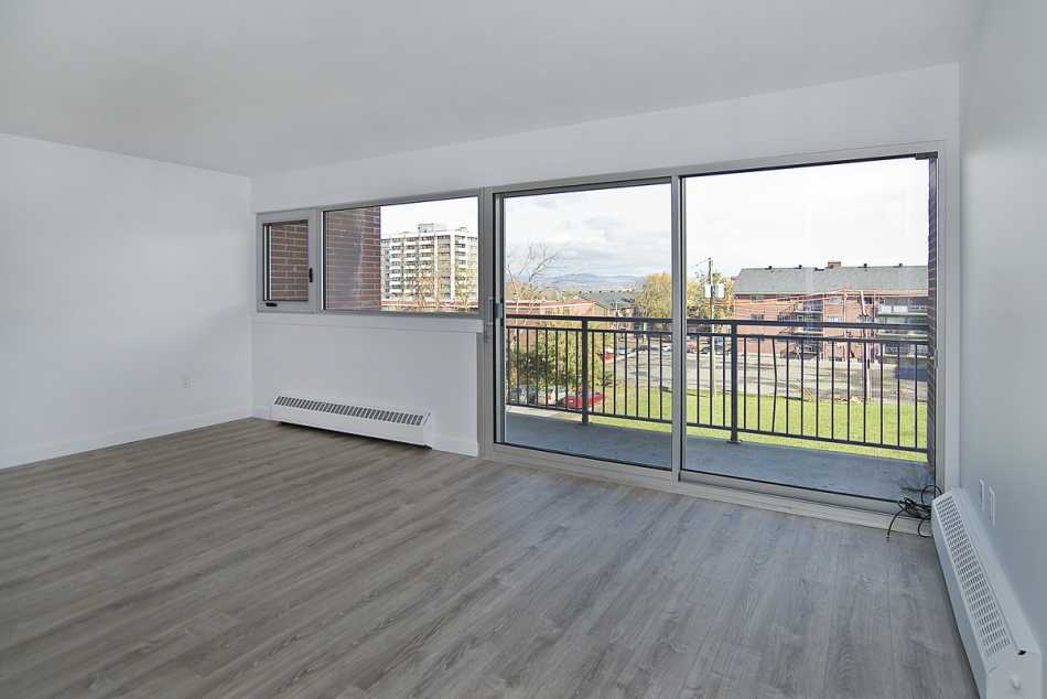 Ste-Foy (Cité-Universitaire) Place Versailles #2272 307 - 7