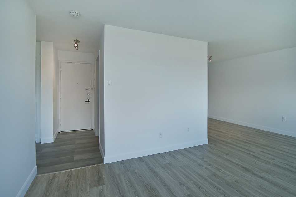 Ste-Foy (Cité-Universitaire) Place Versailles #2272 307 - 9