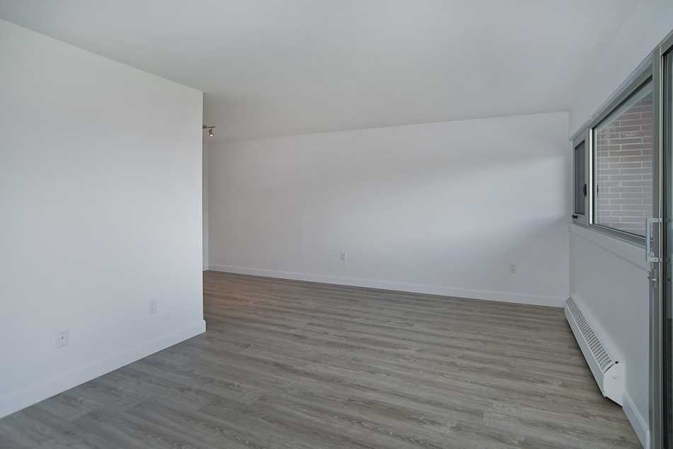 Ste-Foy (Cité-Universitaire) Place Versailles #2272 307 - 10