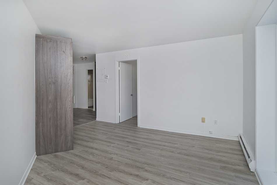 Québec Le Cavalier #2121 16 - 8