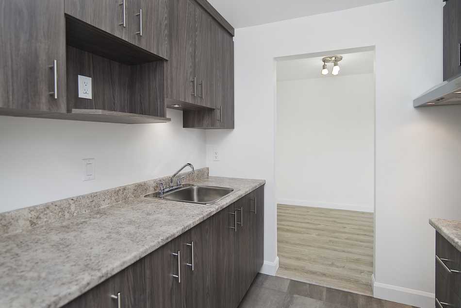 Ste-Foy (Cité-Universitaire) Place Versailles #2272 507 - 1