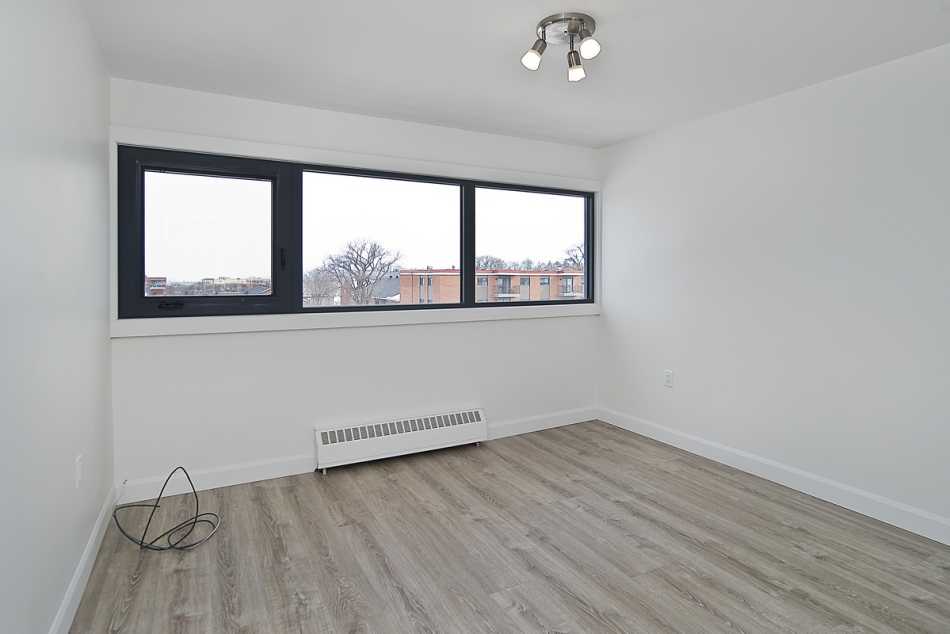 Ste-Foy (Cité-Universitaire) Place Versailles #2272 507 - 5