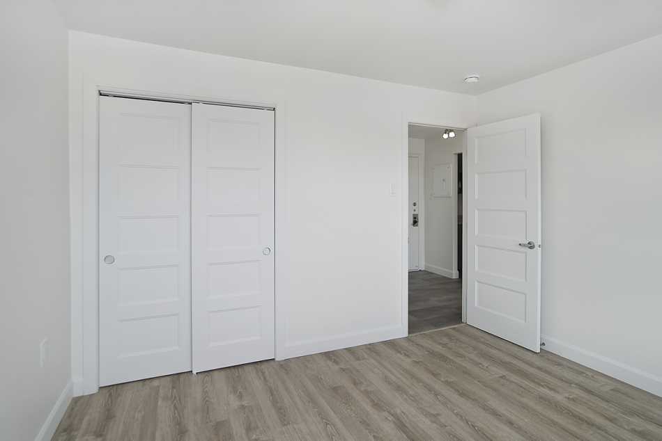 Ste-Foy (Cité-Universitaire) Place Versailles #2272 507 - 6