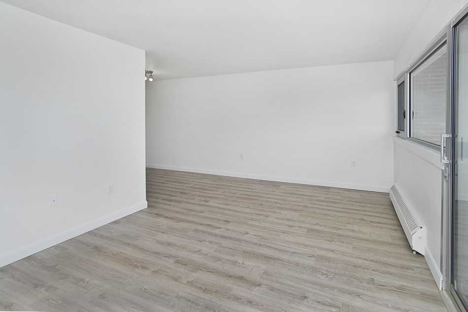 Ste-Foy (Cité-Universitaire) Place Versailles #2272 507 - 8