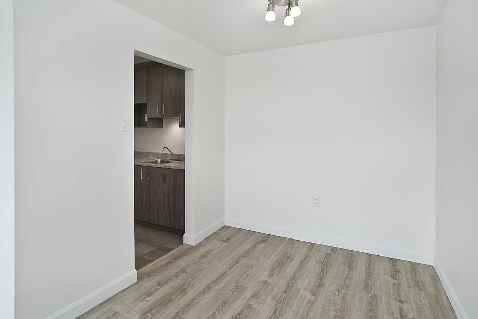 Ste-Foy (Cité-Universitaire) Place Versailles #2272 507 - 10