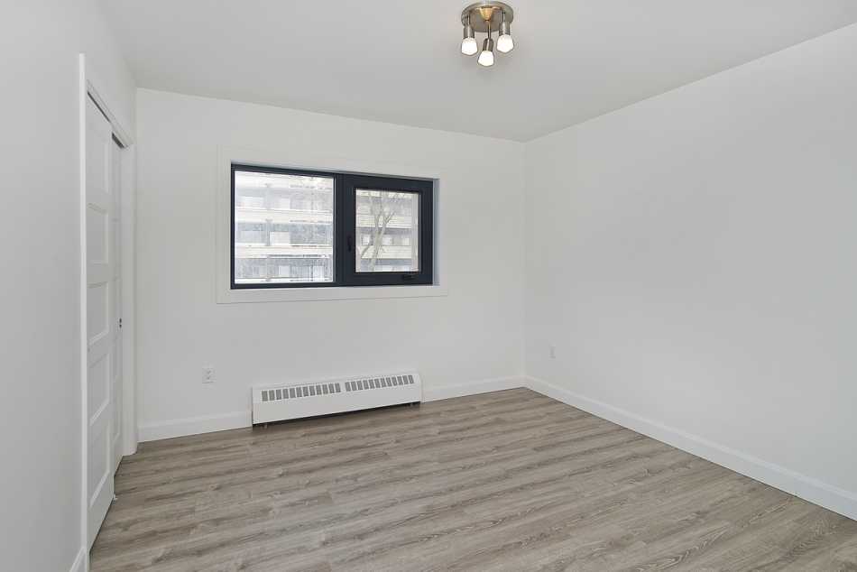 Ste-Foy (Cité-Universitaire) Place Versailles #2280 209 - 5