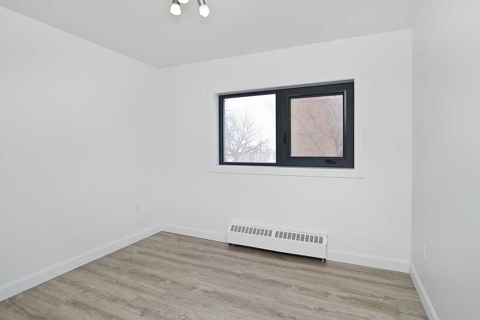 Ste-Foy (Cité-Universitaire) Place Versailles #2280 209 - 7