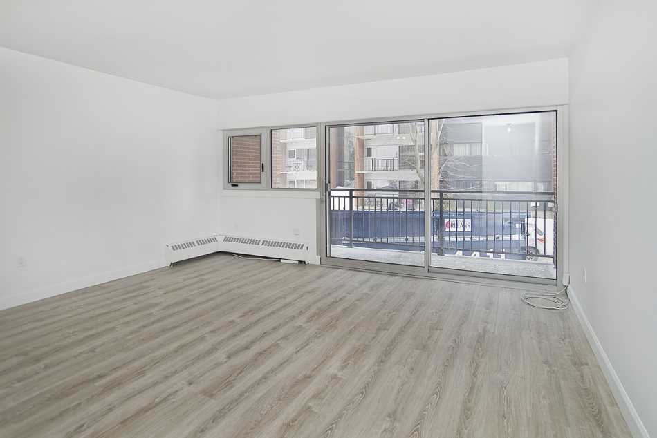 Ste-Foy (Cité-Universitaire) Place Versailles #2280 209 - 8