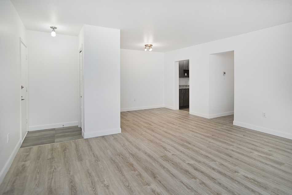 Ste-Foy (Cité-Universitaire) Place Versailles #2280 209 - 11