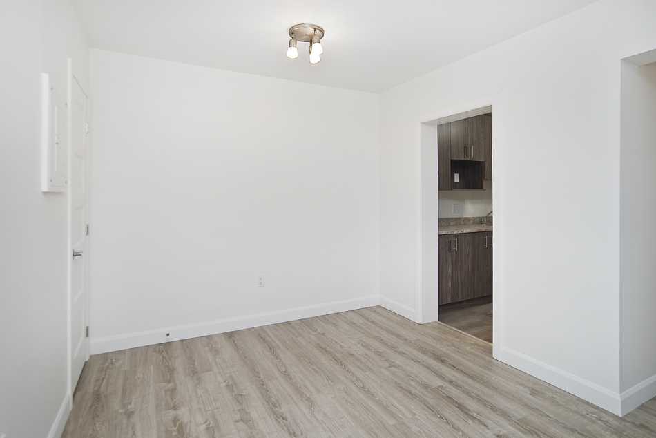 Ste-Foy (Cité-Universitaire) Place Versailles #2280 209 - 12