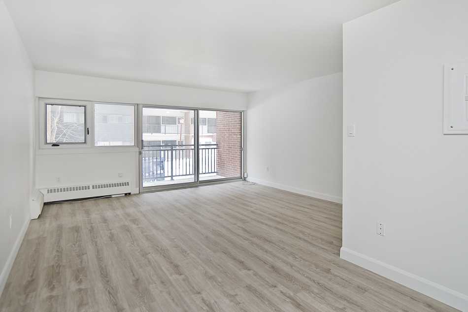 Ste-Foy (Cité-Universitaire) Place Versailles #2280 209 - 13