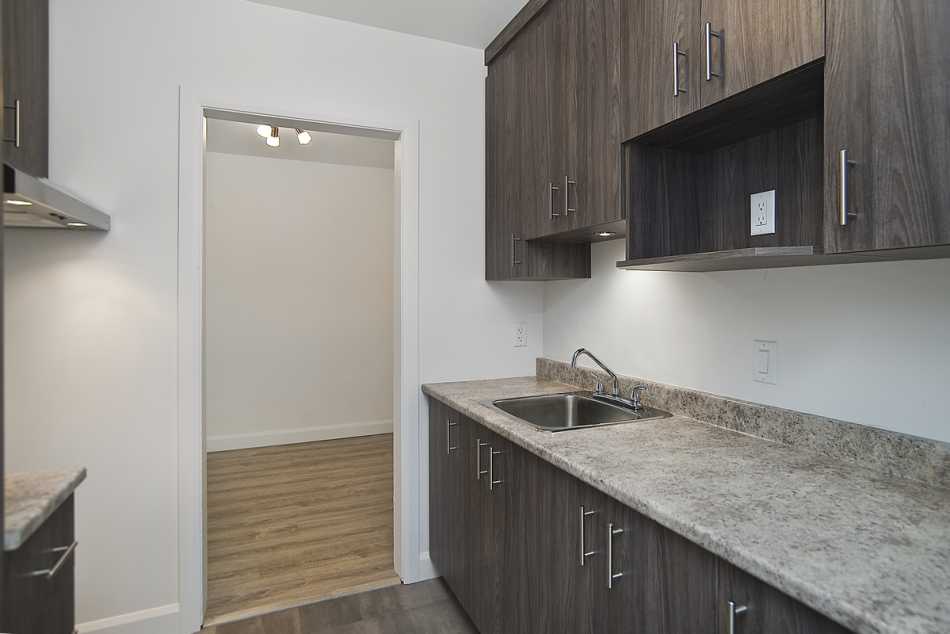 Ste-Foy (Cité-Universitaire) Place Versailles #2280 305 - 1