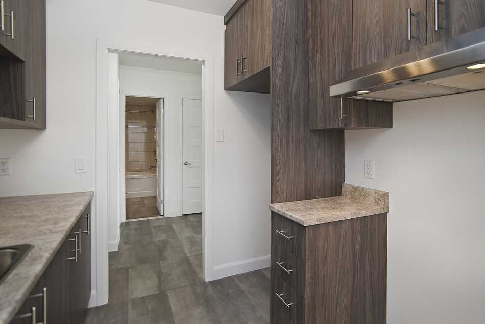 Ste-Foy (Cité-Universitaire) Place Versailles #2280 305 - 2