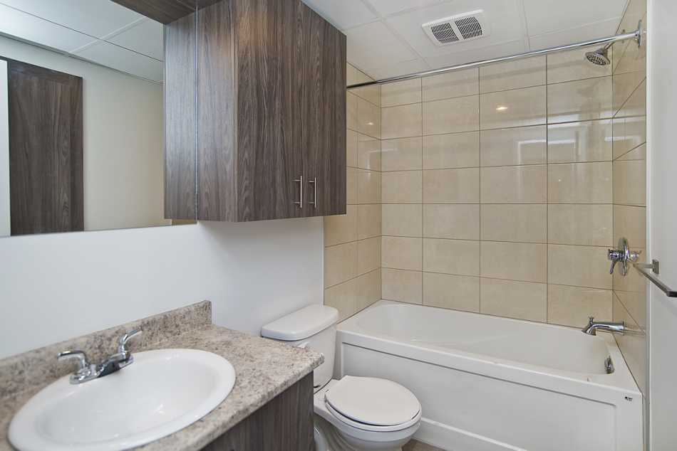 Ste-Foy (Cité-Universitaire) Place Versailles #2280 305 - 3