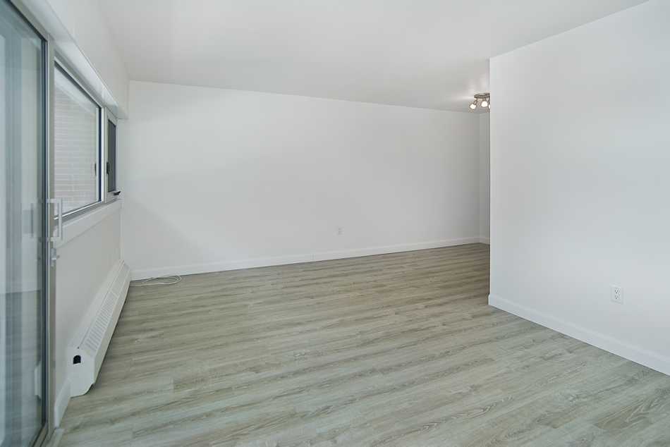 Ste-Foy (Cité-Universitaire) Place Versailles #2280 305 - 7