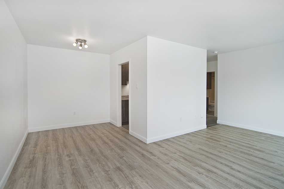 Ste-Foy (Cité-Universitaire) Place Versailles #2280 305 - 9