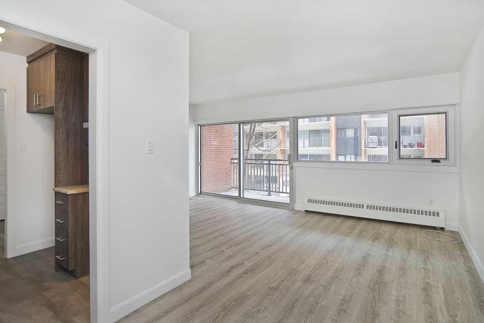 Ste-Foy (Cité-Universitaire) Place Versailles #2280 305 - 11