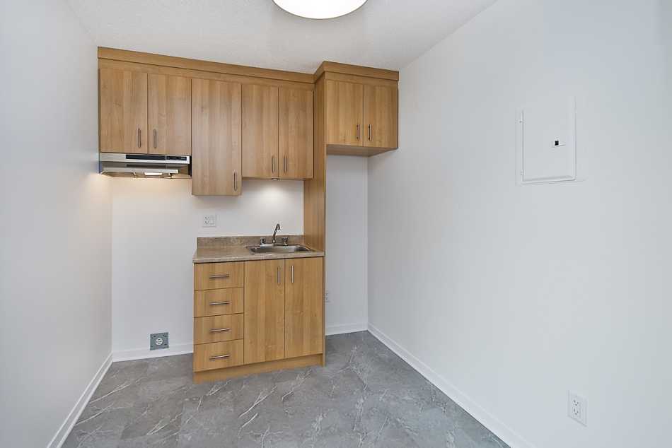 Ste-Foy (Cité-Universitaire) Le Central #735 308 - 3